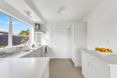 Photo of property in 1/58 Riversdale Drive, Merrilands, New Plymouth, 4312