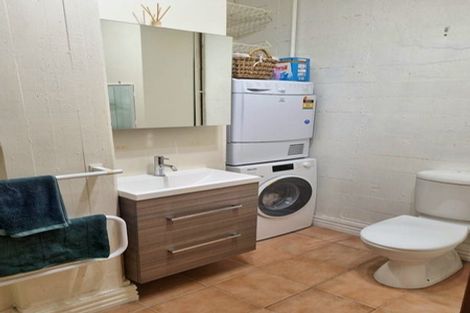 Photo of property in Endeavour Apartments, 10/125u Thorndon Quay, Pipitea, Wellington, 6011