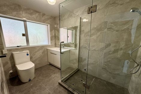 Photo of property in 6 Porter Avenue, Te Atatu South, Auckland, 0610