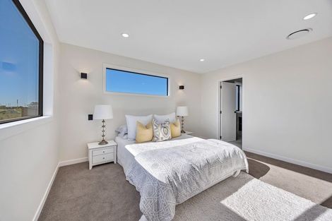 Photo of property in 8 Koheru Place, Long Bay, 0630