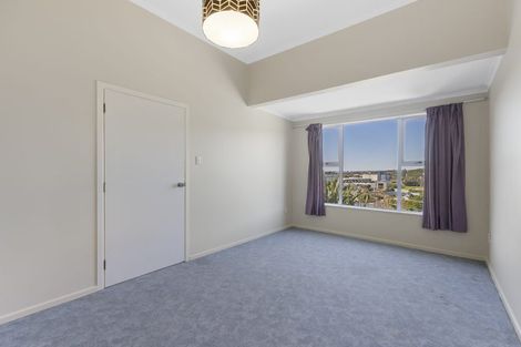 Photo of property in 32 Ngamotu Road, Moturoa, New Plymouth, 4310