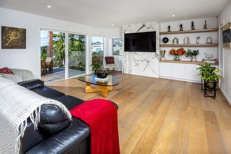 Photo of property in 4/92 Churchill Road, Murrays Bay, Auckland, 0630