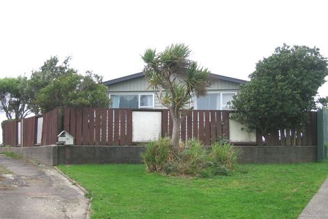Photo of property in 9 Cheyne Walk, Newlands, Wellington, 6037