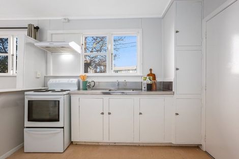 Photo of property in 10 Lincoln Grove, Cannons Creek, Porirua, 5024