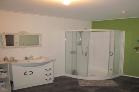 Photo of property in 15 Timaru Road, Waimate, 7924