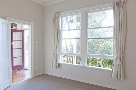 Photo of property in 53 Garden Road, Northland, Wellington, 6012