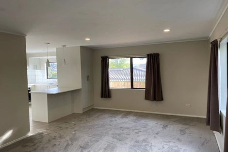 Photo of property in 17 St Catherine Crescent, West Harbour, Auckland, 0618