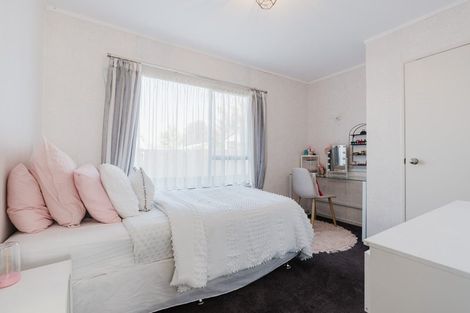 Photo of property in 25 Kentucky Crescent, Nawton, Hamilton, 3200