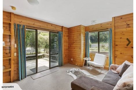 Photo of property in 94a Newlands Road, Newlands, Wellington, 6037