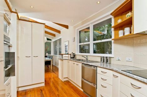 Photo of property in 20 Holt Avenue, Torbay, Auckland, 0630