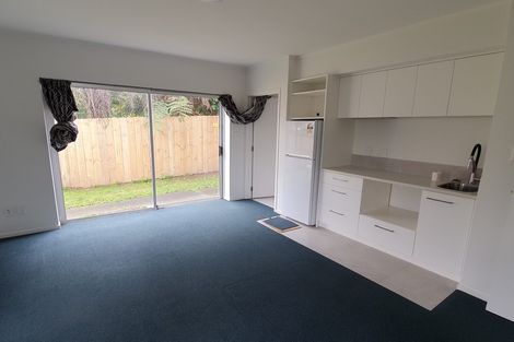 Photo of property in 3/104 East Coast Road, Forrest Hill, Auckland, 0620