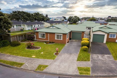 Photo of property in 1 Pohutukawa Grove, Titahi Bay, Porirua, 5022