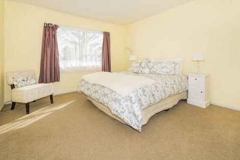 Photo of property in 5 Santiago Crescent, Unsworth Heights, Auckland, 0632