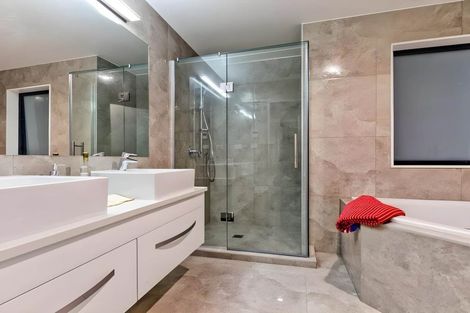 Photo of property in 56 Huntington Park Drive, Greenhithe, Auckland, 0632