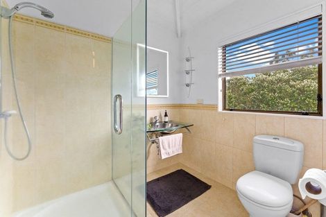 Photo of property in 10 Mosman Place, Chatswood, Auckland, 0626