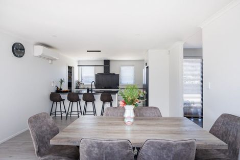 Photo of property in 6 Ivy Lane, Kelvin Grove, Palmerston North, 4414