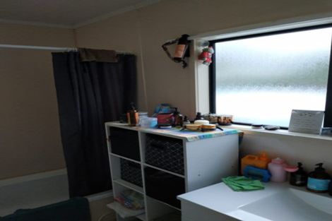 Photo of property in 1/12 Holiday Road, Stanmore Bay, Whangaparaoa, 0932