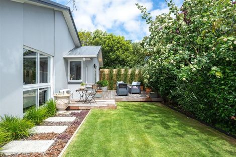 Photo of property in 10 Ladbrokes Place, Fendalton, Christchurch, 8052