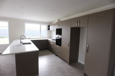 Photo of property in 33 Belgrove Drive, Waipukurau, 4200