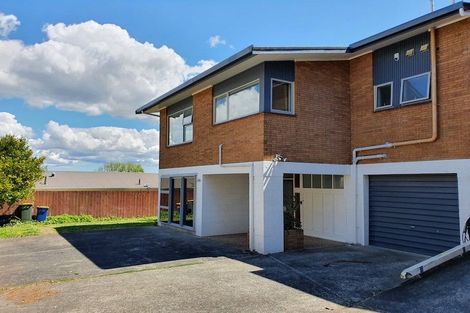 Photo of property in 3/104 East Coast Road, Forrest Hill, Auckland, 0620