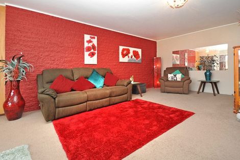 Photo of property in 10 Faith Bullock Place, New Lynn, Auckland, 0600