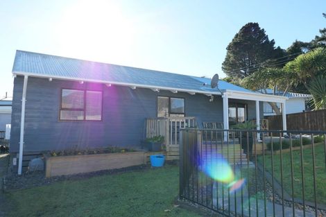Photo of property in 4 Hookway Grove, Paraparaumu, 5032