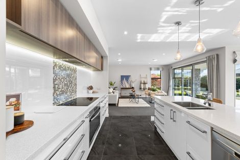 Photo of property in 14 Crown Close, Prebbleton, 7604