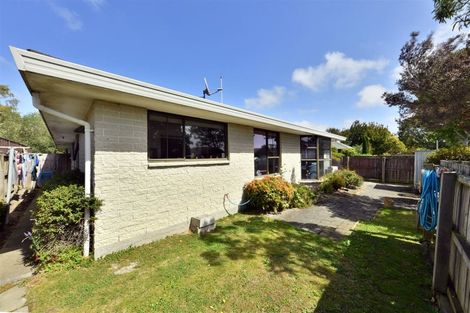 Photo of property in 37 Karnak Crescent, Russley, Christchurch, 8042