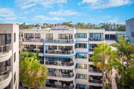 Photo of property in 4b/171 Hurstmere Road, Takapuna, Auckland, 0622