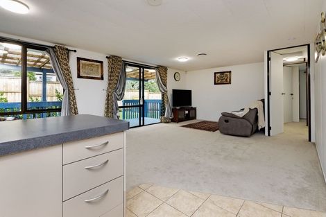 Photo of property in 17 Rehia Road, Massey, Auckland, 0614