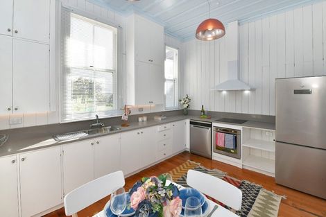 Photo of property in 21 Shine Road, South Head, Helensville, 0874
