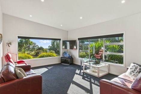 Photo of property in 22 Taranui Way, Paraparaumu Beach, Paraparaumu, 5032