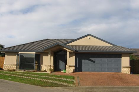 Photo of property in 17 Mellefont Close, East Tamaki Heights, Auckland, 2016