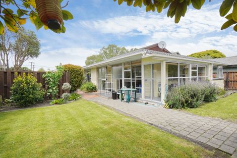Photo of property in 23 Crofton Road, Harewood, Christchurch, 8051
