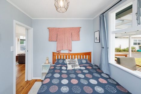 Photo of property in 10 Kent Terrace, Foxton Beach, Foxton, 4815