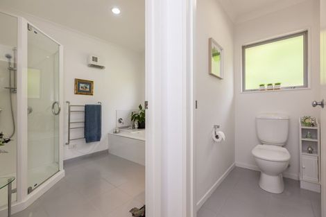 Photo of property in 8 River Glade, Waikanae, 5036