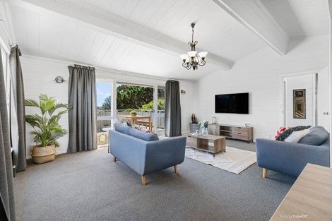 Photo of property in 15 Dunmail Way, Newlands, Wellington, 6037