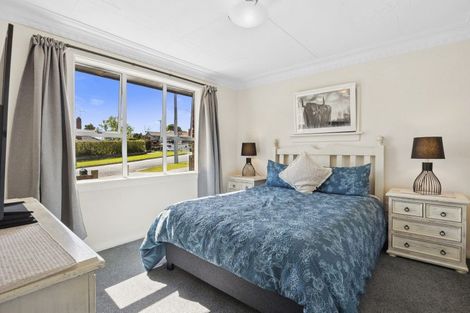 Photo of property in 1 Centennial Avenue, Helensburgh, Dunedin, 9010