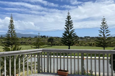 Photo of property in 18 Queens Road, Waikanae Beach, Waikanae, 5036