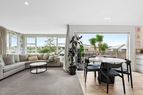 Photo of property in 2/28 Bay Street, Red Beach, 0932