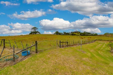 Photo of property in 14b Wairere Road, Waitakere, Henderson, 0782