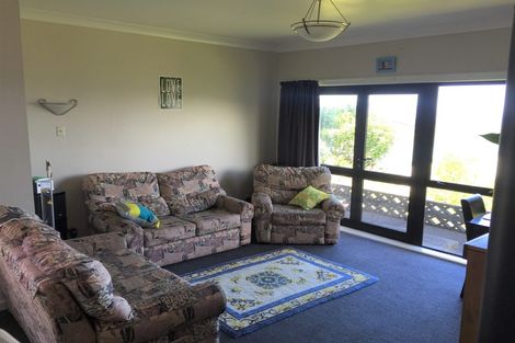 Photo of property in 3 Salford Street, Newlands, Wellington, 6037