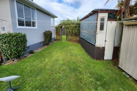 Photo of property in 17 Kairau Road West, Sentry Hill, New Plymouth, 4373
