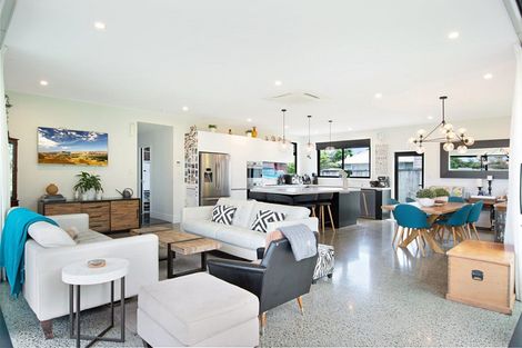 Photo of property in 3 Shamrock Lane, Te Atatu Peninsula, Auckland, 0610