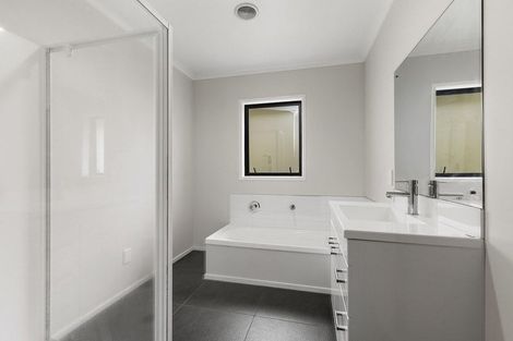 Photo of property in 24 Ships Cove, Whitby, Porirua, 5024