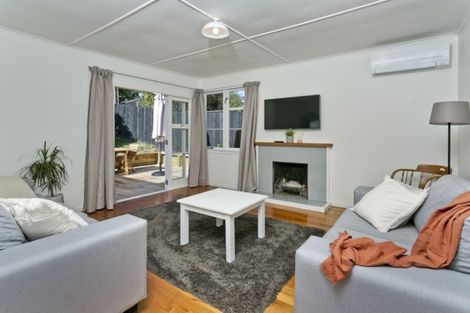 Photo of property in 50 Pupuke Road, Hillcrest, Auckland, 0627