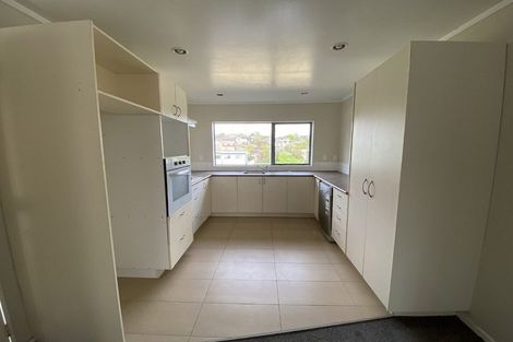 Photo of property in 25 Ginders Drive, Massey, Auckland, 0614