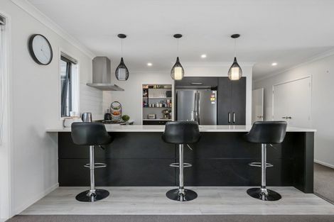 Photo of property in 5 Livingstone Drive, Papamoa Beach, Papamoa, 3118