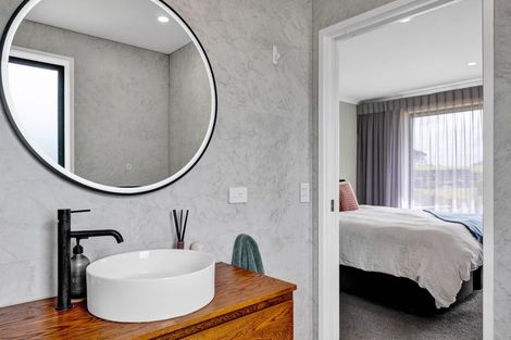 Photo of property in 1 Larlin Drive, Hawera, 4675