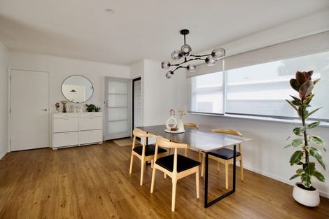 Photo of property in 5 Ngatoa Place, Glenfield, Auckland, 0629